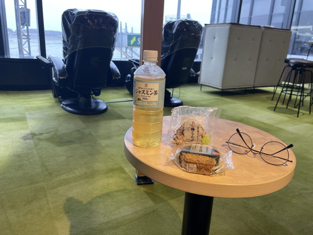 成田空港出発ロビー